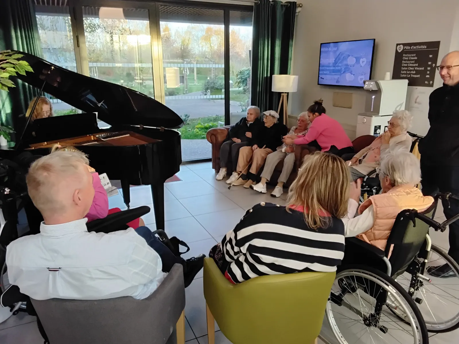 Un joli moment musical avec Émilie au piano