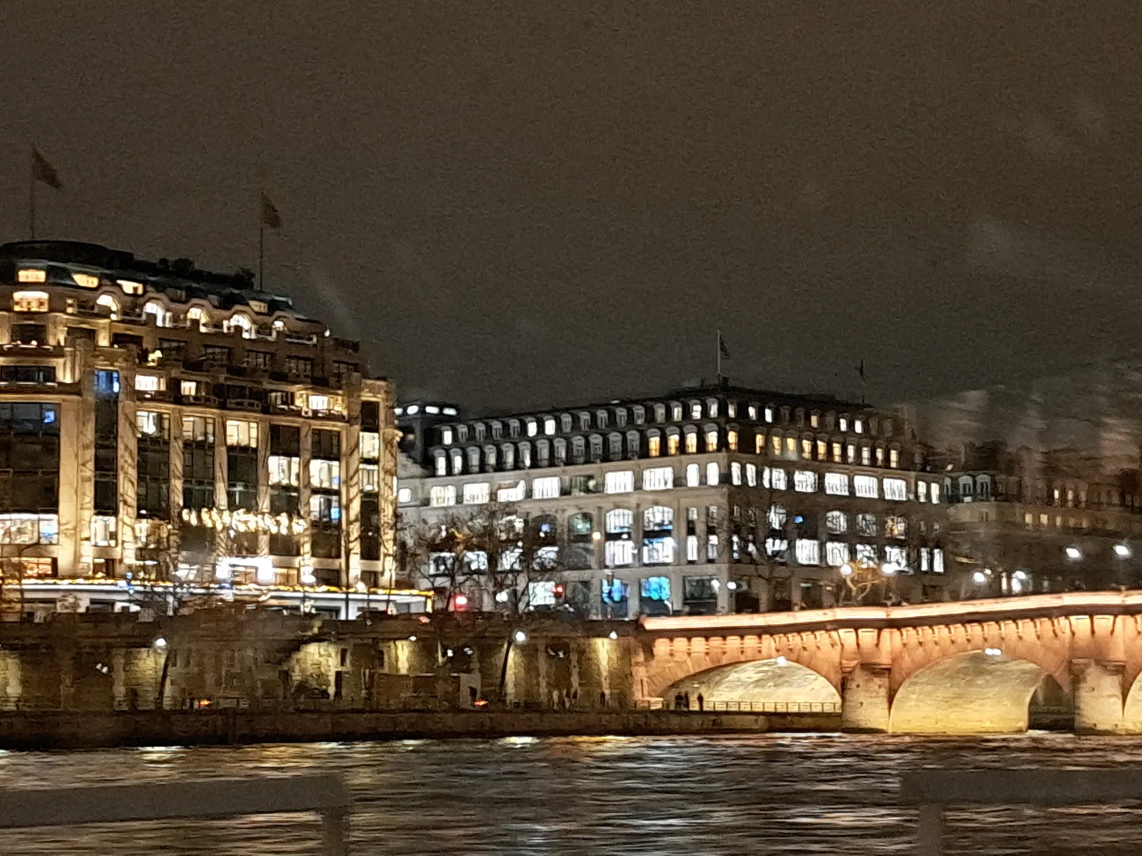 BATEAU MOUCHE BY NIGHT 