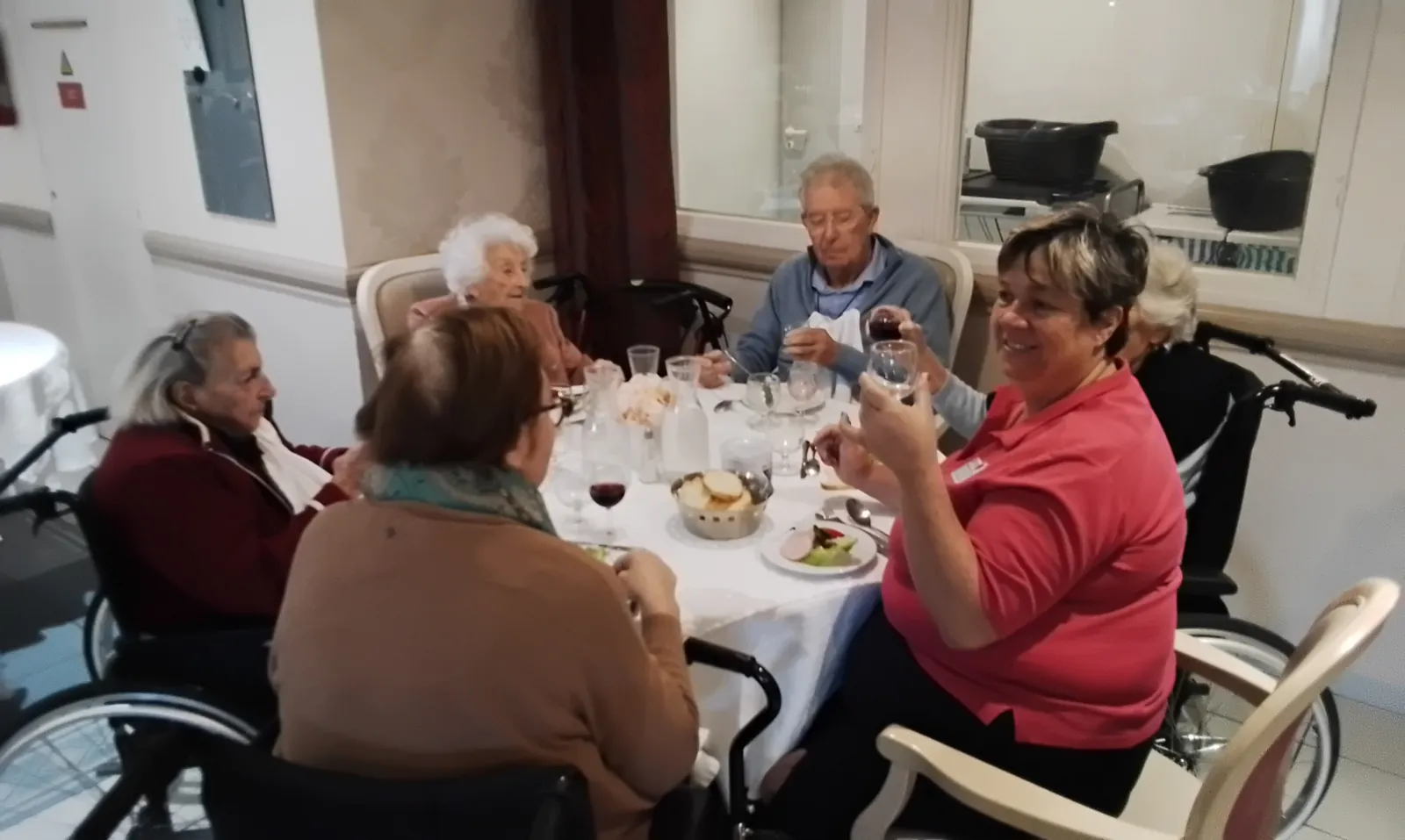 dégustations du beaujolais nouveau et d'un hareng grillé