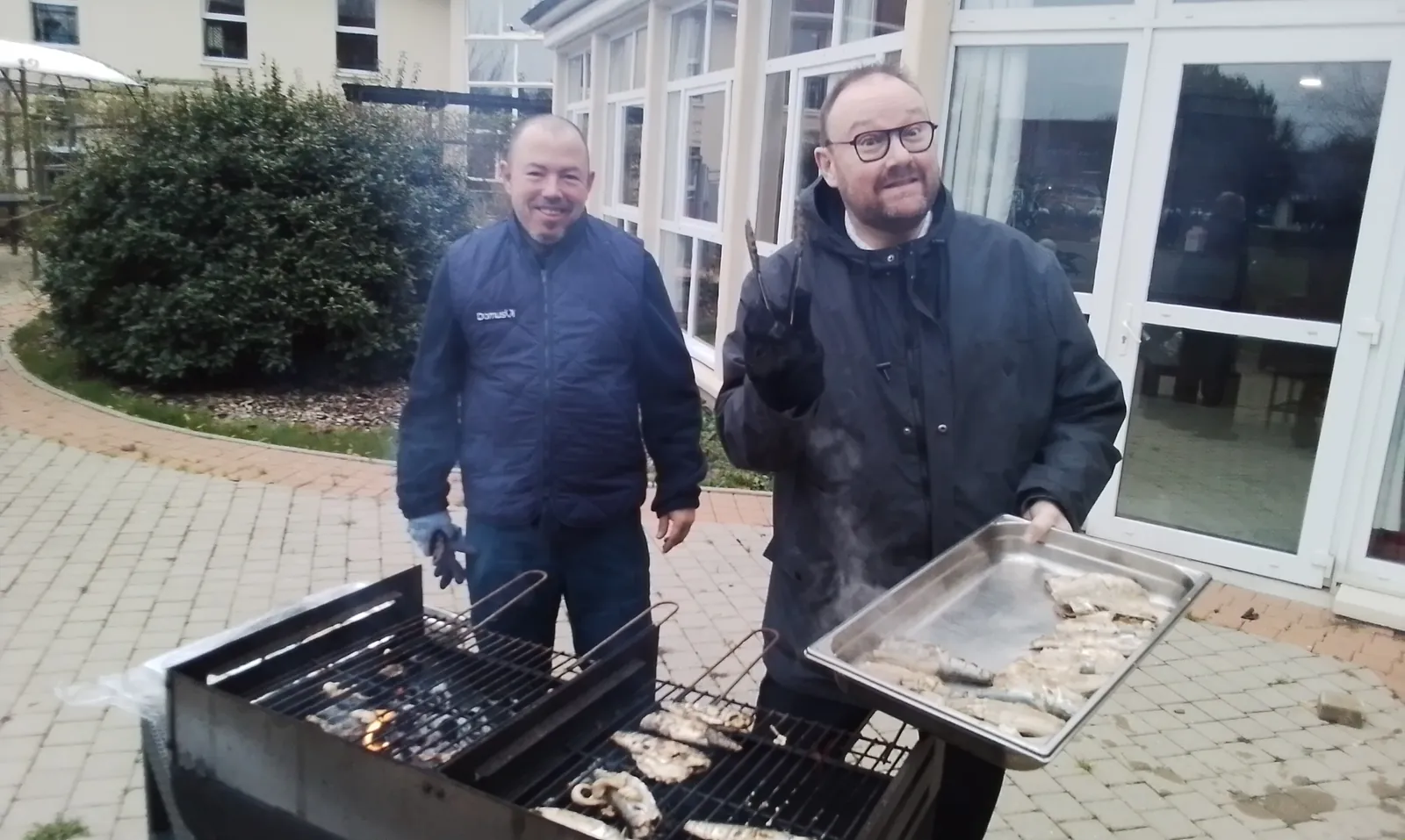 dégustations du beaujolais nouveau et d'un hareng grillé