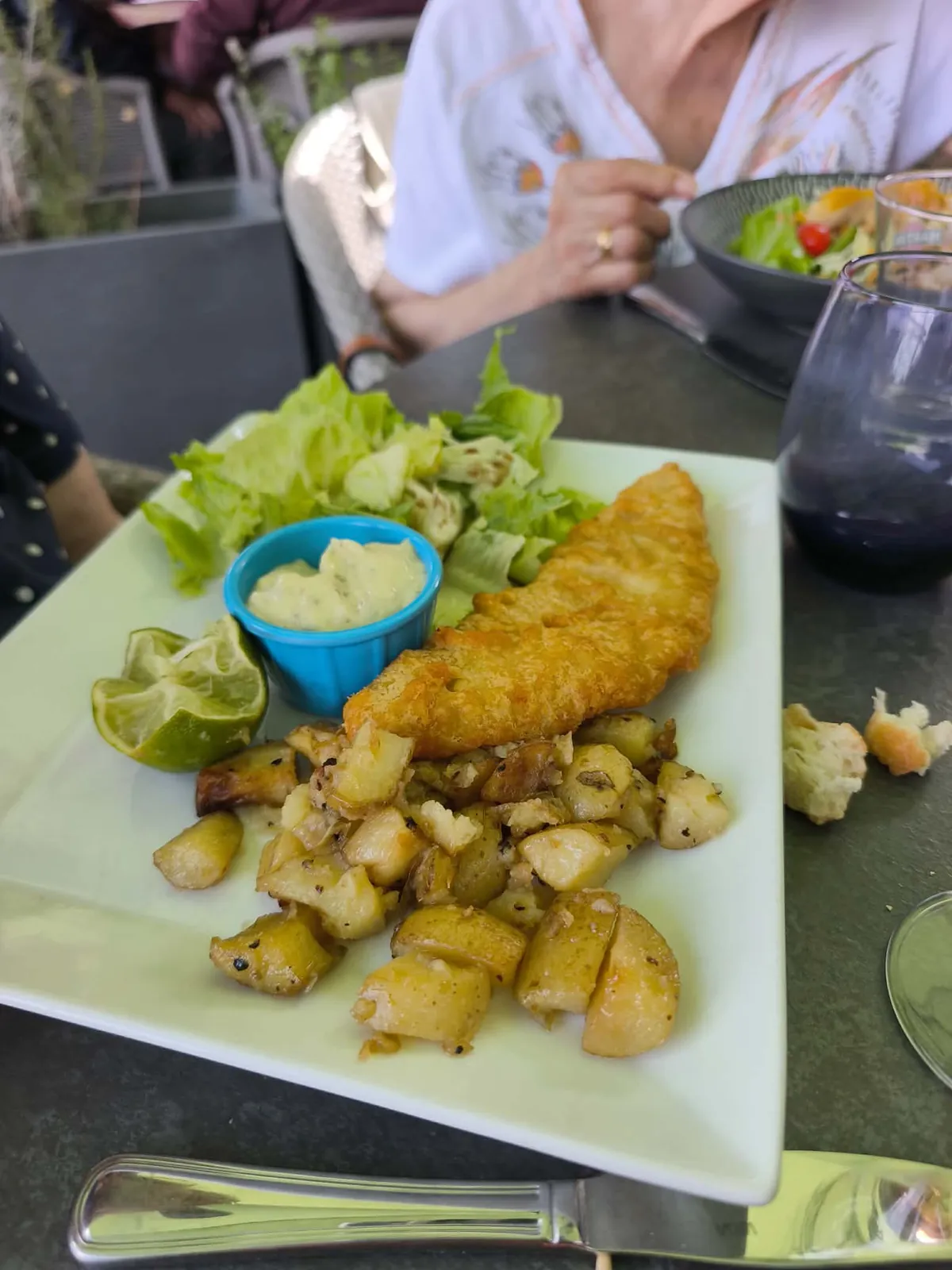 SORTIE AU RESTAURANT "A L'AMBASSADE"
