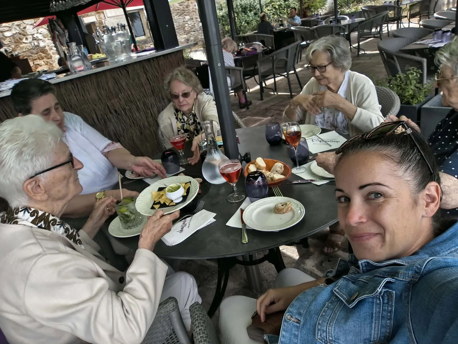 SORTIE AU RESTAURANT "A L'AMBASSADE"