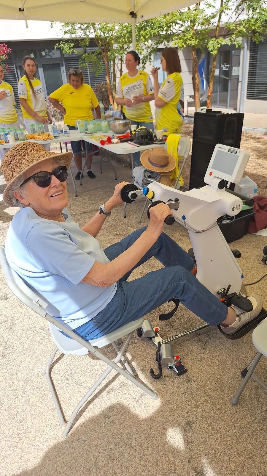 Les résidents des Terrasses de l'Étang relèvent le défi "Cœurs Solidaires" à vélo !