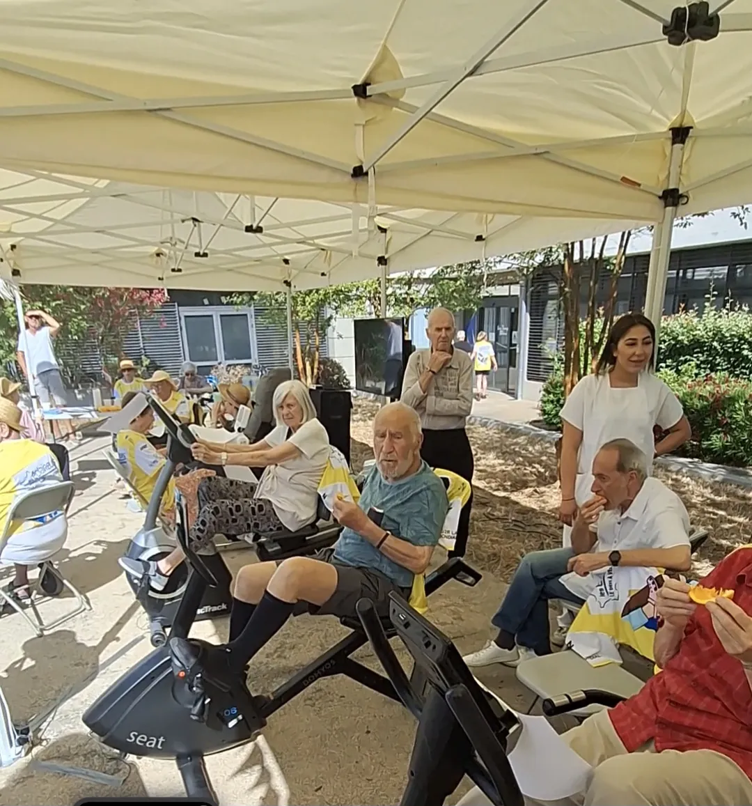Les résidents des Terrasses de l'Étang relèvent le défi "Cœurs Solidaires" à vélo !