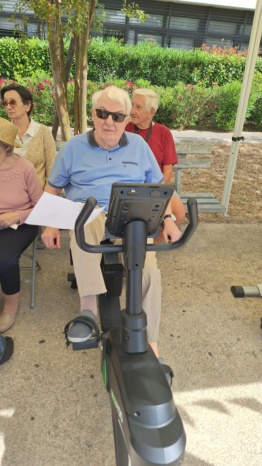 Les résidents des Terrasses de l'Étang relèvent le défi "Cœurs Solidaires" à vélo !