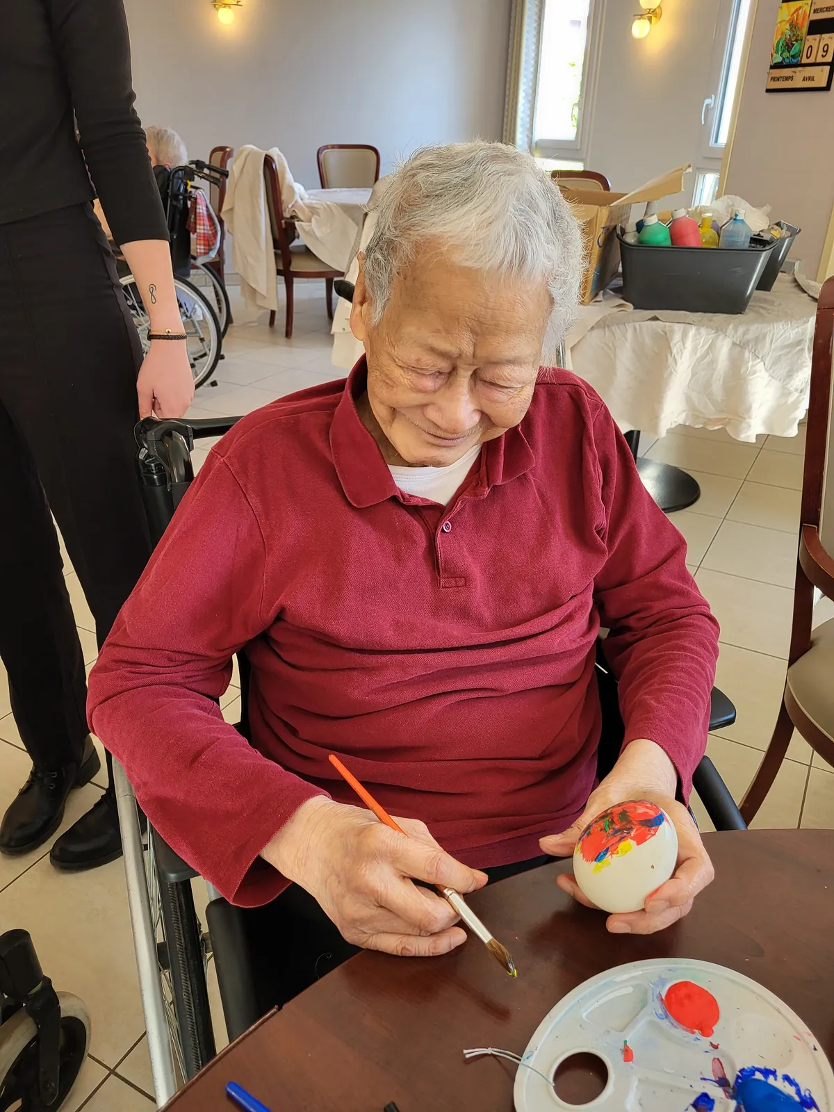Atelier créatif a la résidence les adrets  thèmes Pâques 