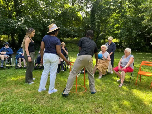 Une « petite » sortie au Parc pour les résidents de l’EHPAD Les Jardins de Thiais 