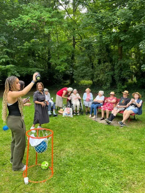 Une « petite » sortie au Parc pour les résidents de l’EHPAD Les Jardins de Thiais 