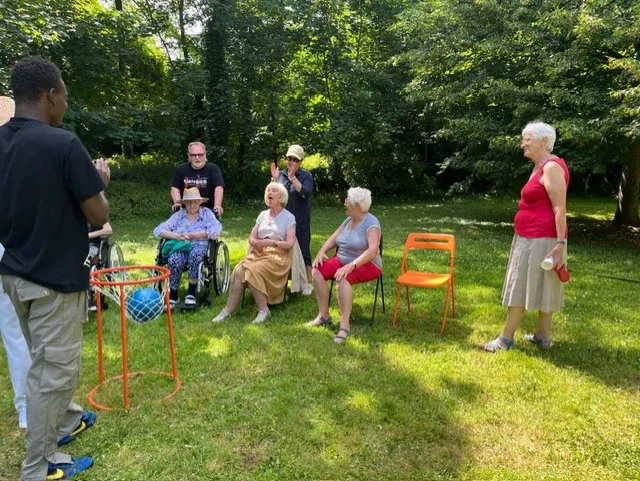 Une « petite » sortie au Parc pour les résidents de l’EHPAD Les Jardins de Thiais 
