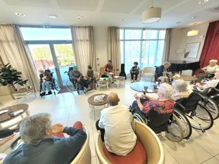 De la guitare et du chant