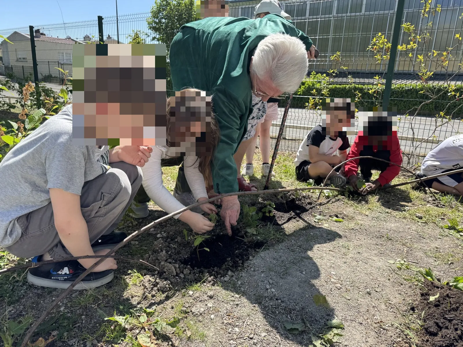 Partenariat avec l'école Vigne blanche et l'association les Santes