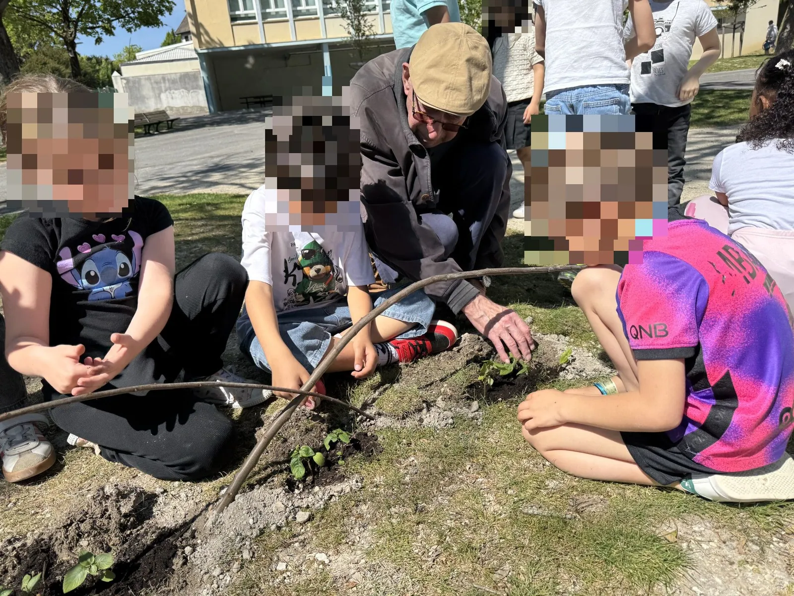 Partenariat avec l'école Vigne blanche et l'association les Santes