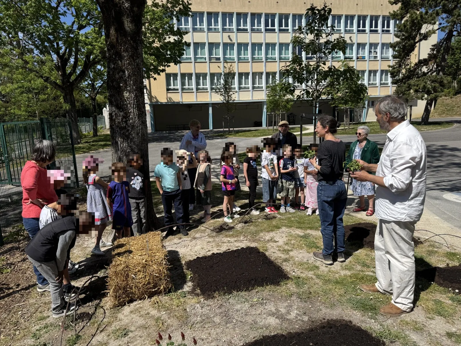 Partenariat avec l'école Vigne blanche et l'association les Santes