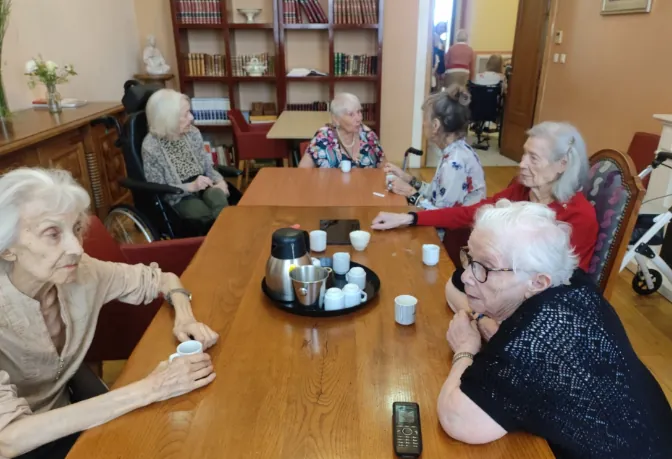 Prendre le Thé le Matin avec nos Résidents : Un Moment de Convivialité