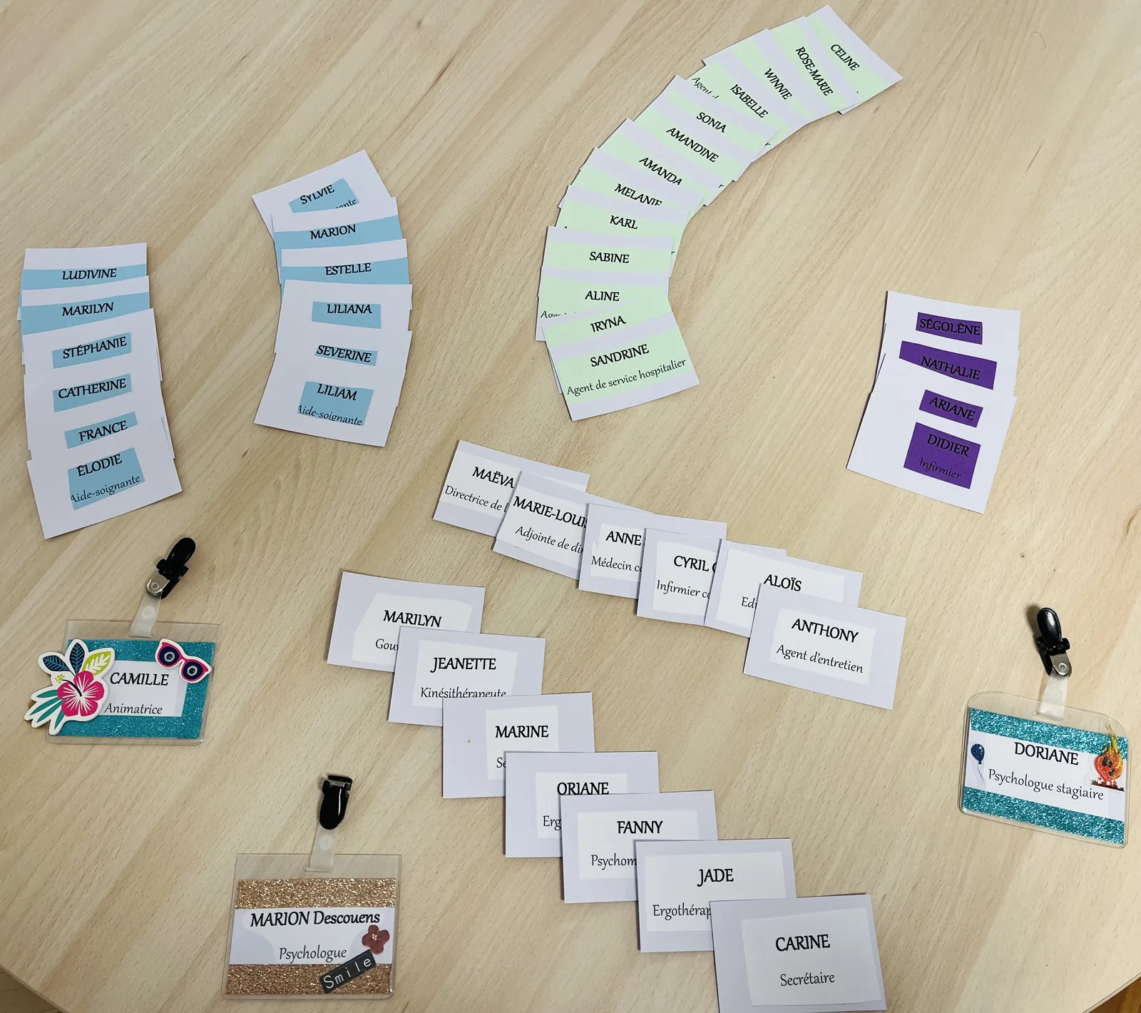 Un atelier créatif pour préparer les badges de nos équipes !