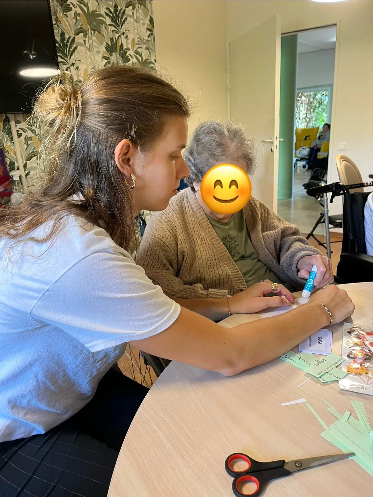 Un atelier créatif pour préparer les badges de nos équipes !