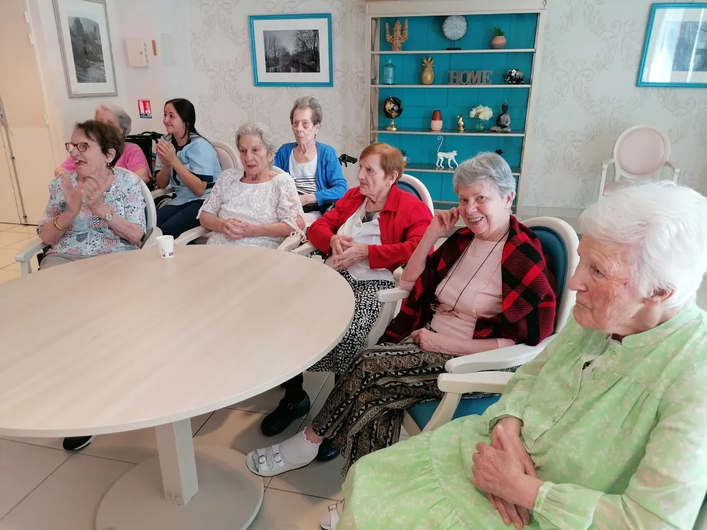 Fête des anniversaires à la résidence médicalisée d'Esbly