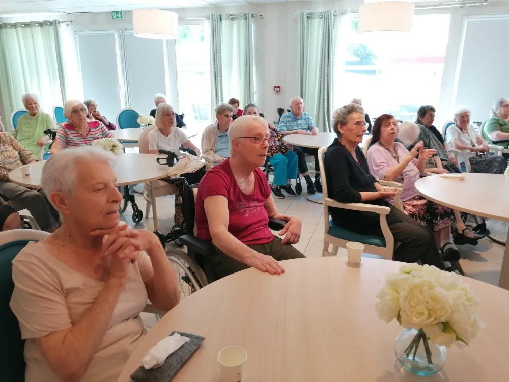 Fête des anniversaires à la résidence médicalisée d'Esbly