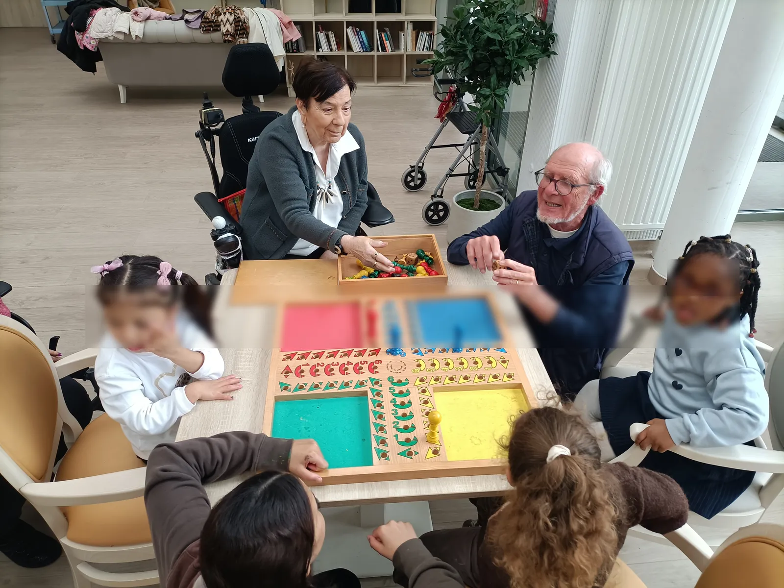 Le plaisir de jouer avec les maternelles du groupement scolaire Edmond Rostand !