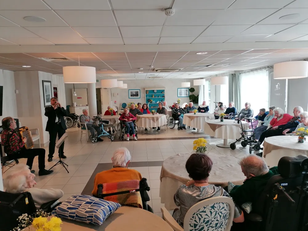 Fête des anniversaires à la résidence médicalisée d'Esbly