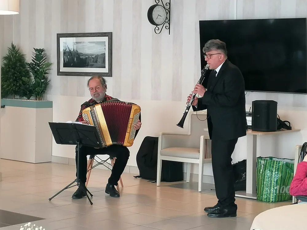 Fête des anniversaires à la résidence médicalisée d'Esbly