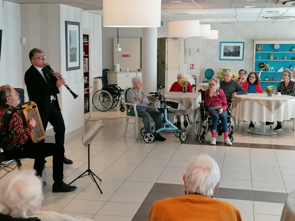 Fête des anniversaires à la résidence médicalisée d'Esbly