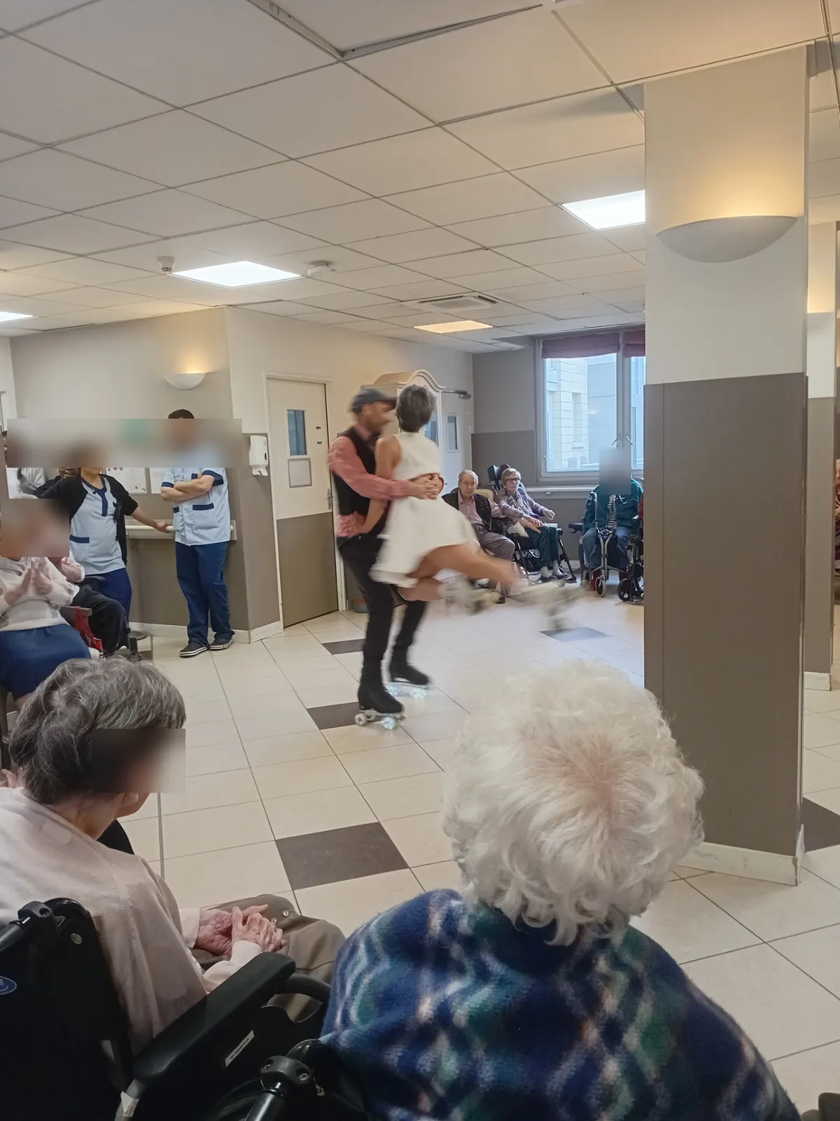 Quand les rollers s’invitent à la résidence pour un moment inoubliable