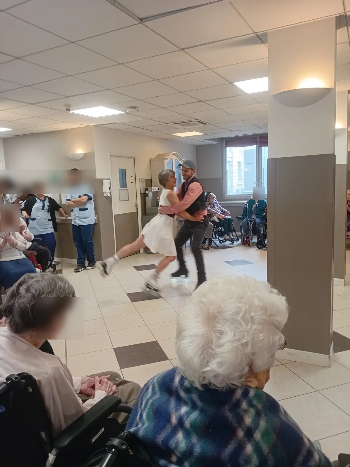 Quand les rollers s’invitent à la résidence pour un moment inoubliable