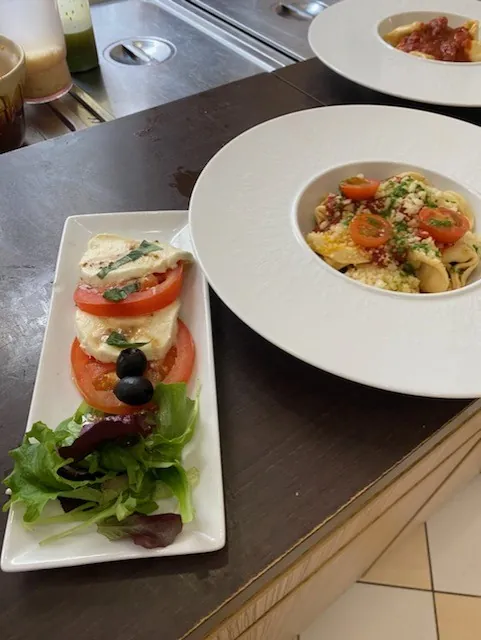 Un déjeuner en Italie : Une pause gastronomique ensoleillée à la résidence