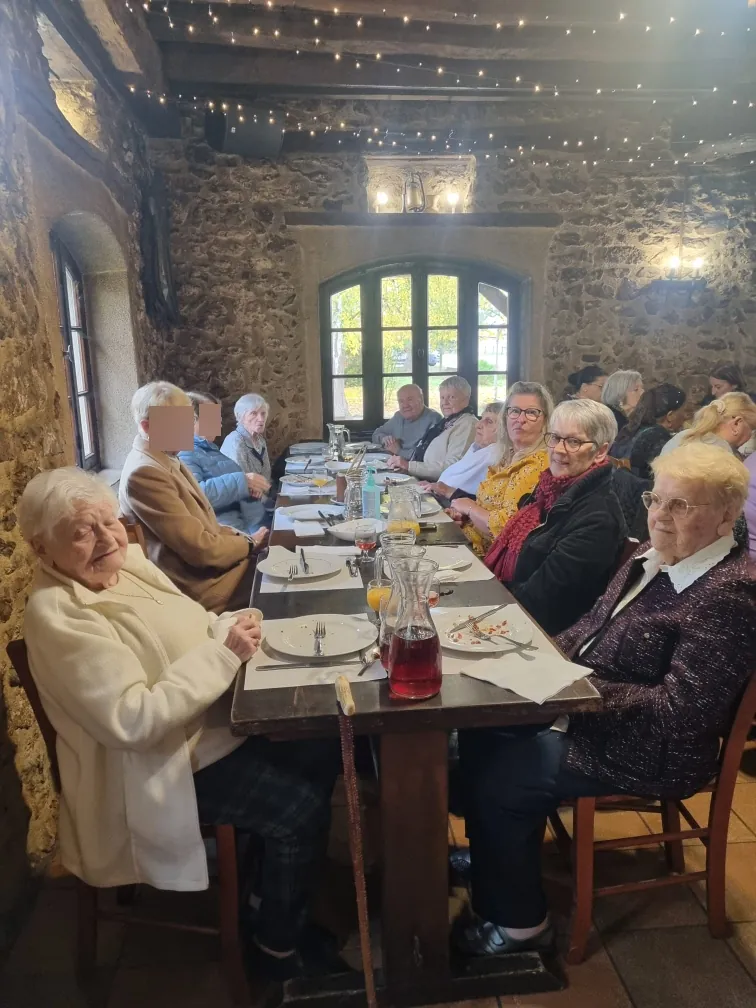 SORTIE AU RESTAURANT