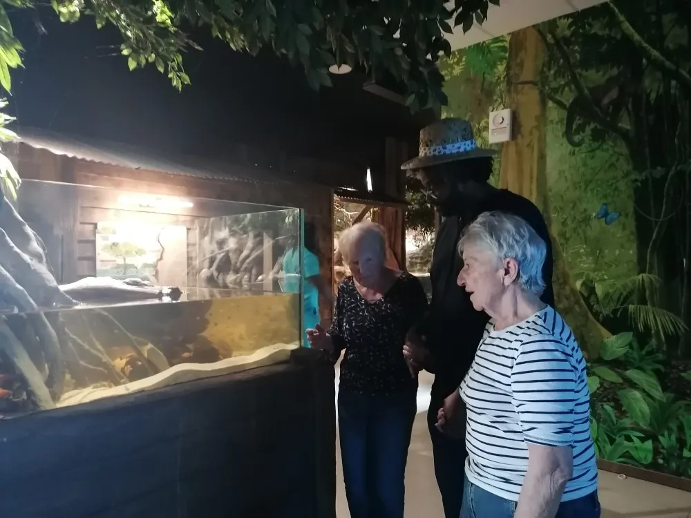 Les Tourterelles en immersion à Parrot World 