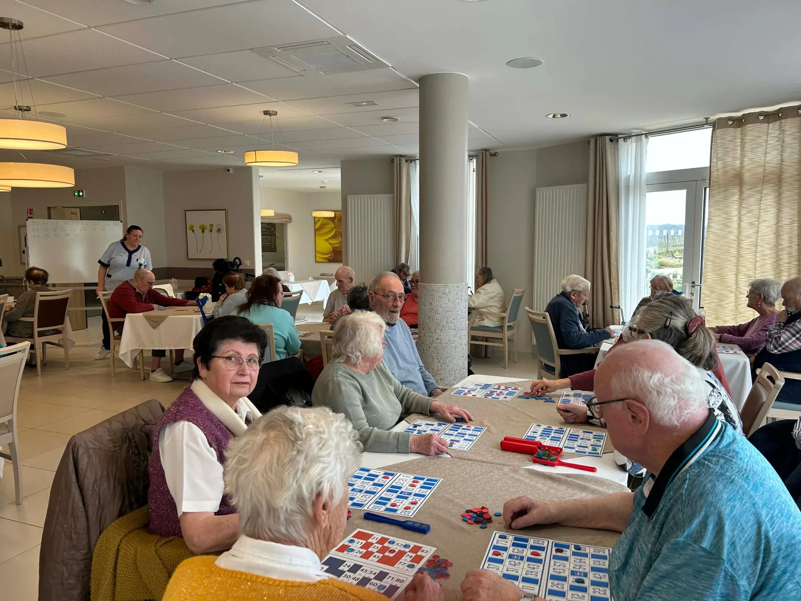 Loto aux Boutons d'Or avec des visiteurs