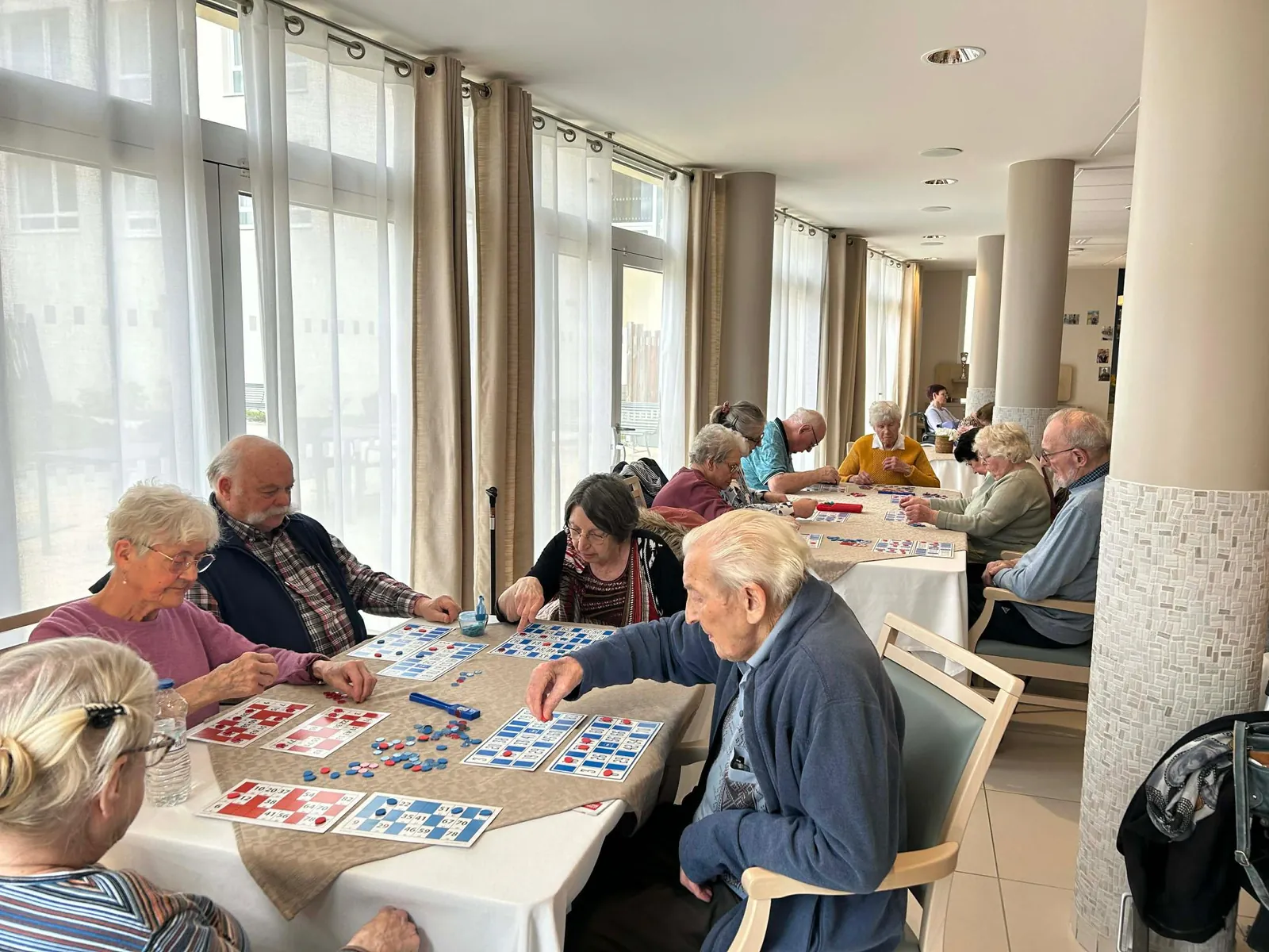 Loto aux Boutons d'Or avec des visiteurs