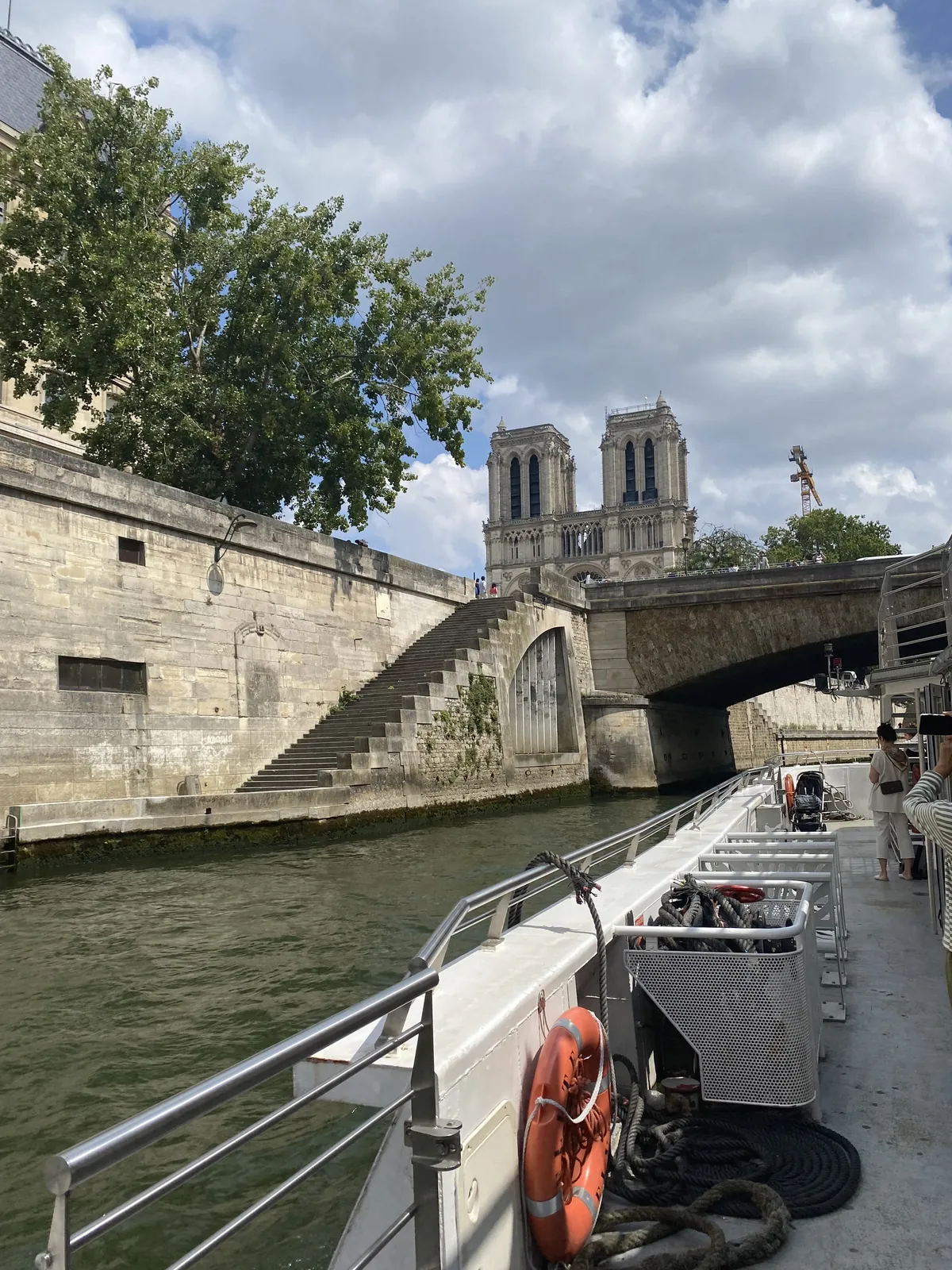 UNE CROISIÉRE SUR LA SEINE