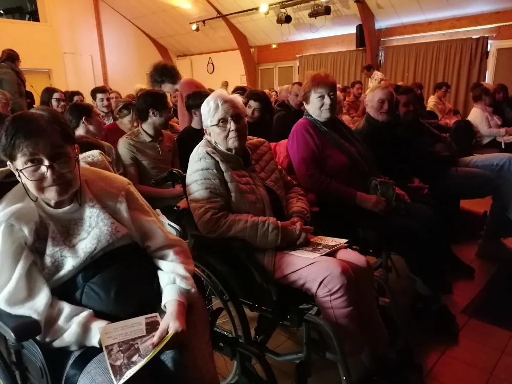 Les résidents de l'EHPAD d'Esbly au théâtre