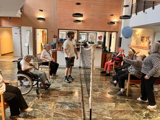 Une belle initiation au volley-ball à la résidence