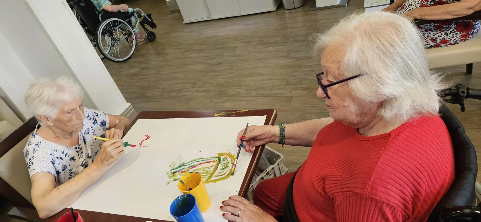 Un trio d'atelier pour des résidents enchantés