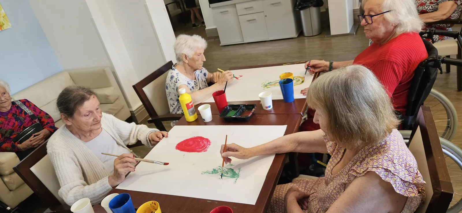Un trio d'atelier pour des résidents enchantés