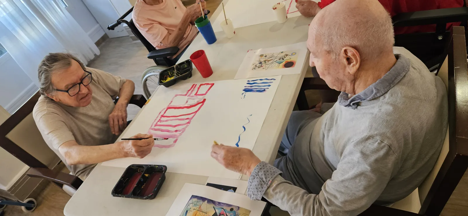 Un trio d'atelier pour des résidents enchantés
