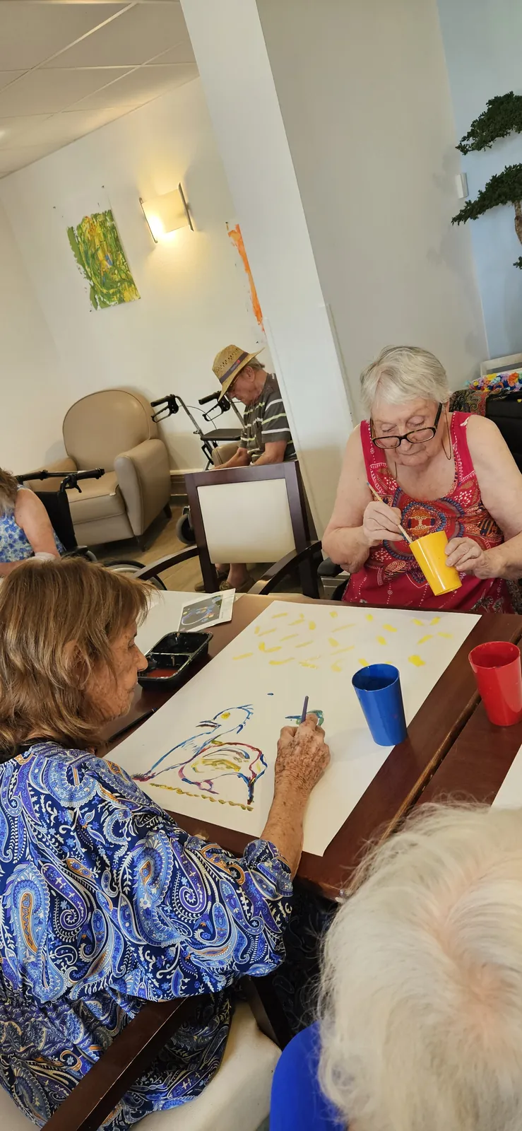 Un trio d'atelier pour des résidents enchantés