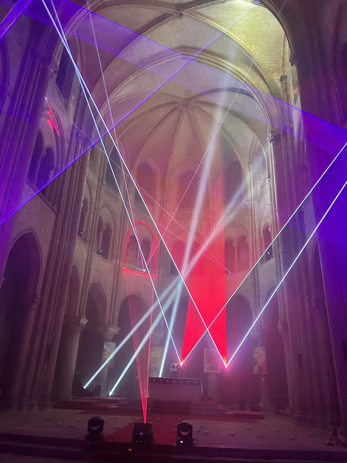 L’Abbatiale S’Illumine : Un Voyage Féerique