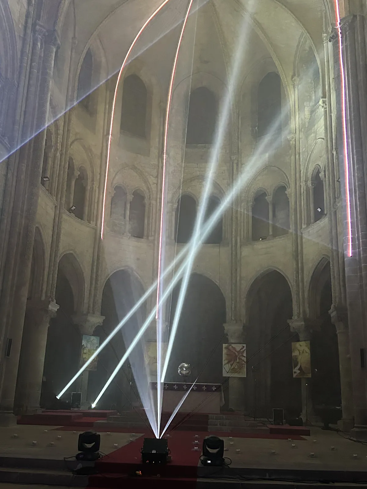 L’Abbatiale S’Illumine : Un Voyage Féerique