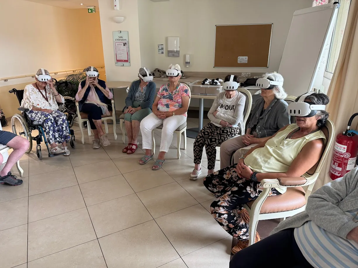 La réalité virtuelle à l’EHPAD Alexandre : un voyage mensuel hors du temp