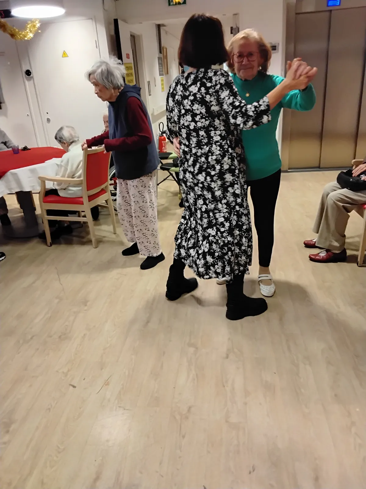 Atelier thérapeutique : Danse avec nos résidents