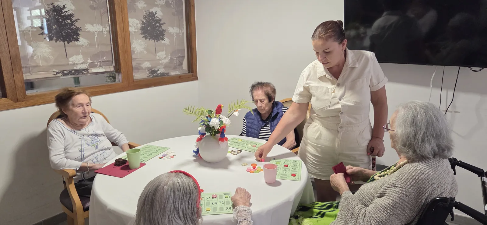 Le loto du vendredi : un rendez-vous chaleureux grâce à nos bénévoles