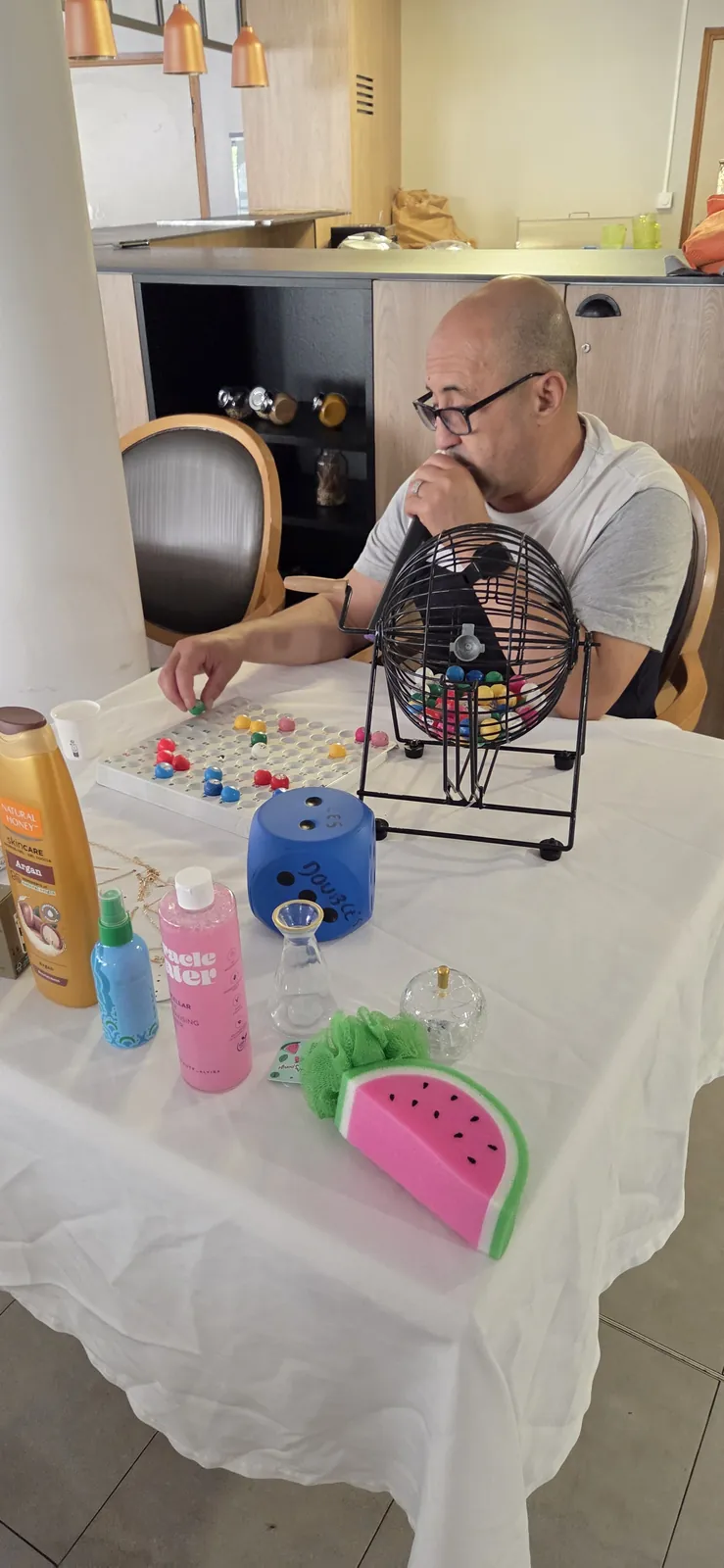 Le loto du vendredi : un rendez-vous chaleureux grâce à nos bénévoles