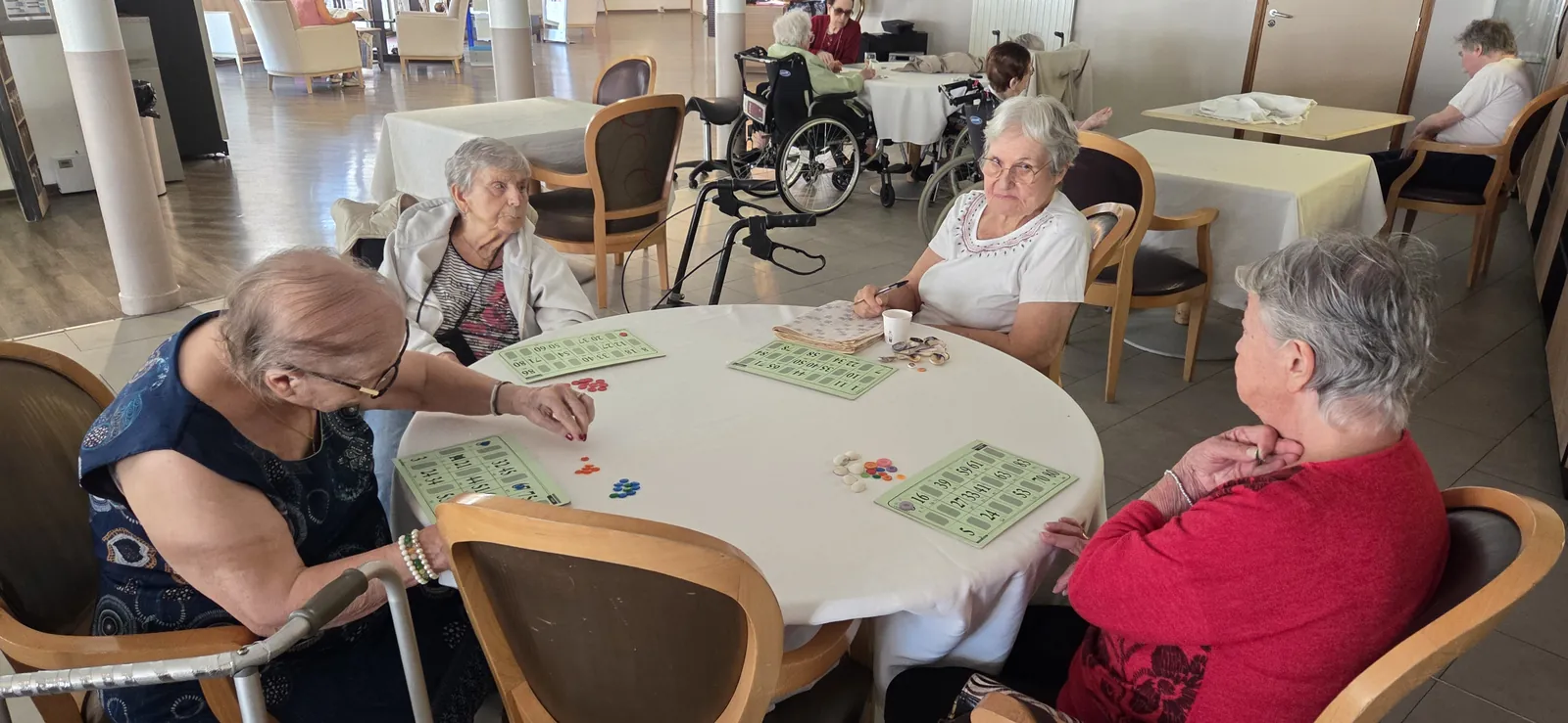 Le loto du vendredi : un rendez-vous chaleureux grâce à nos bénévoles