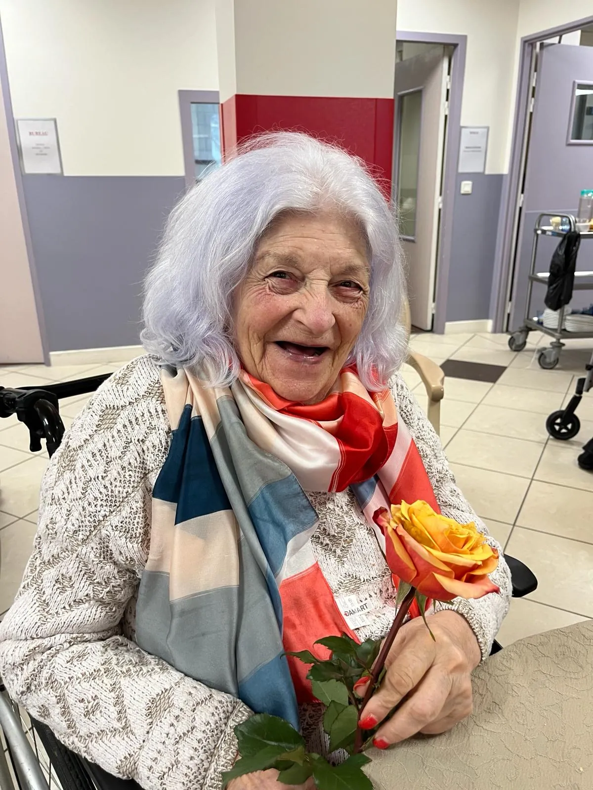  Un bouquet de tendresse : Des roses offertes à nos chers résidents pour la Saint-Valentin
