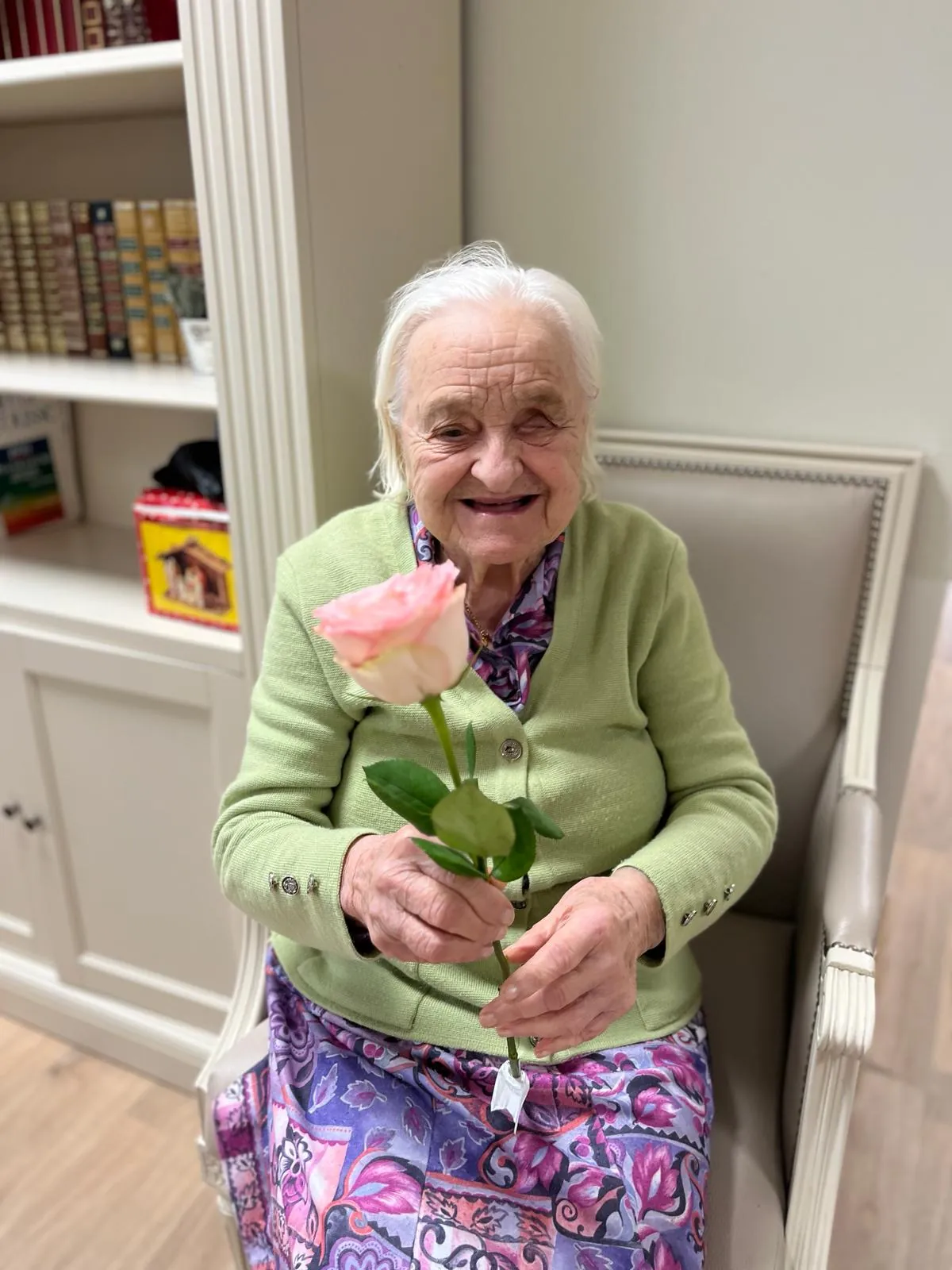 Un bouquet de tendresse : Des roses offertes à nos chers résidents pour la Saint-Valentin