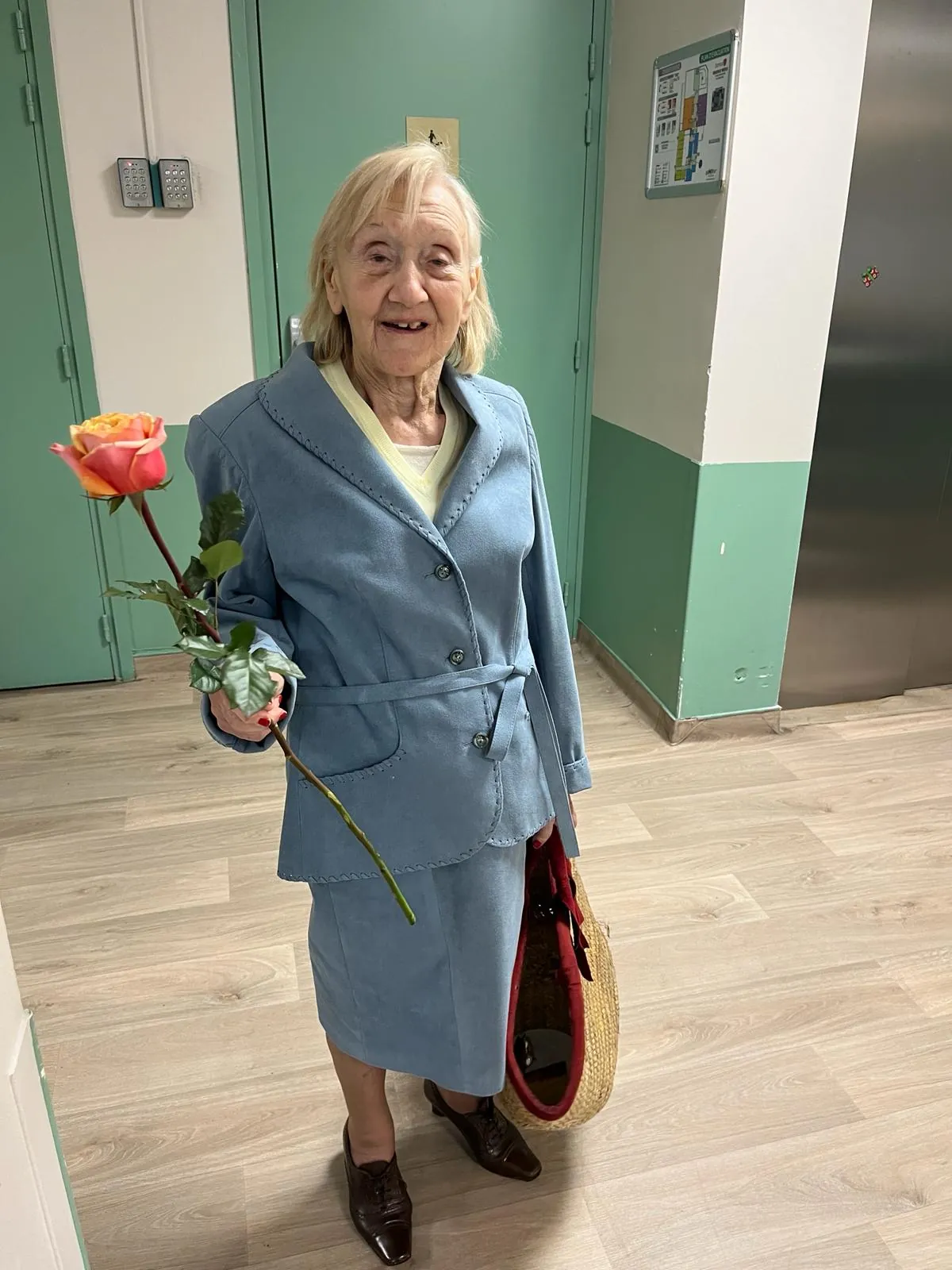  Un bouquet de tendresse : Des roses offertes à nos chers résidents pour la Saint-Valentin